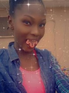  Her Username is Datweird Kia La and she posted this picture as her profile photo, which has got everyone talking on how she managed to get her Tongue to that shape or if it is Natural.  Posted with the caption #AREYOWEIRD?