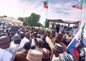 Former PDP Chairman, 1051 Officials Defect To APC In Yobe