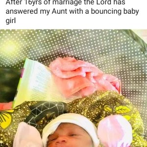 Nigerian Lady Celebrates As Her Aunt Gives Birth To Baby Girl After 16 Years Of Marriage