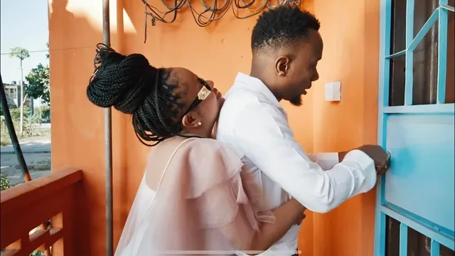 Nandy – Napona Ft. Oxlade (Video)