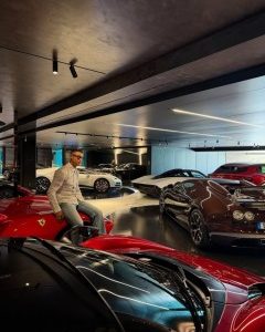 Cristiano Ronaldo shows off the luxury cars in his garage (photos)